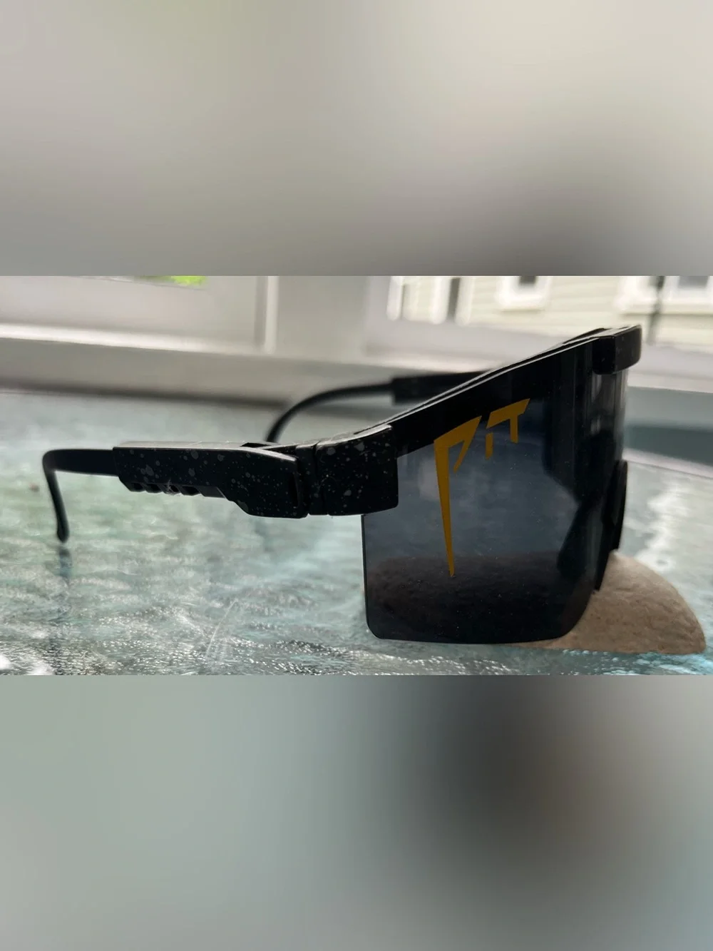 Pit Viper the Exec Polarized Sunglasses Black/Gold New Condition